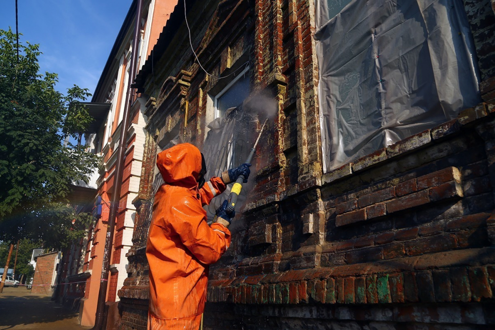 «Нельзя выкрасить Ростов в цвета Амстердама»: чиновники высказались об общественниках, заботящихся о фасадах города