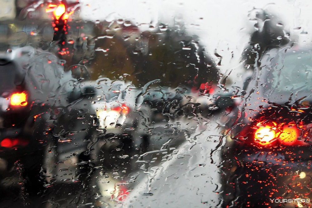 В Ростове на Малиновского ограничили проезд транспорта из-за дождя