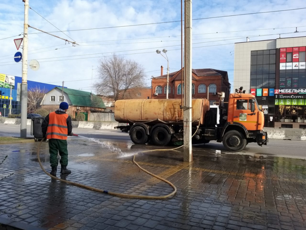В Ростове вывезли более 330 тонн мусора во время субботника