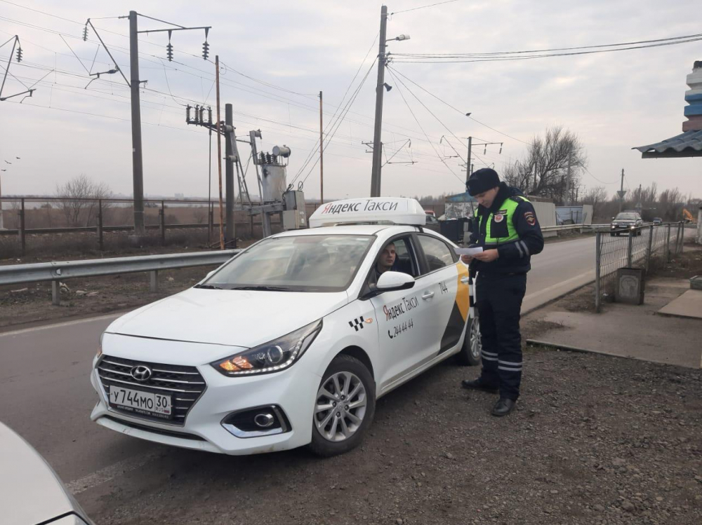 В Ростове задержали нелегальных таксистов-наркоманов
