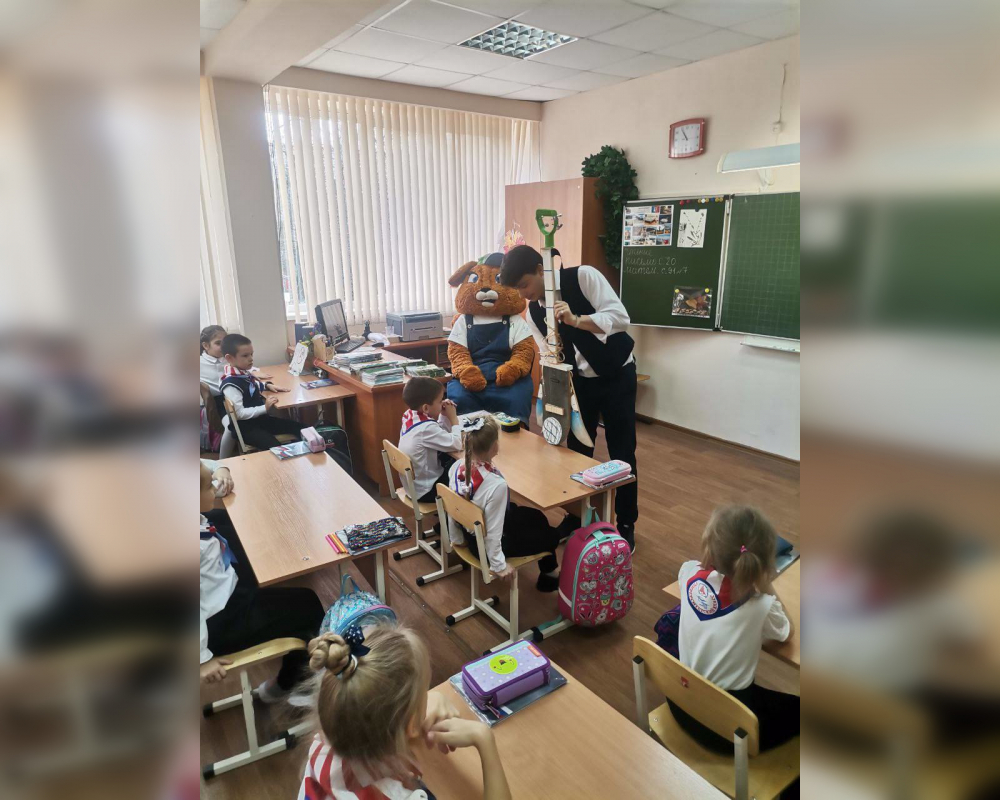 Для первоклассников ростовской школы провели экологический урок