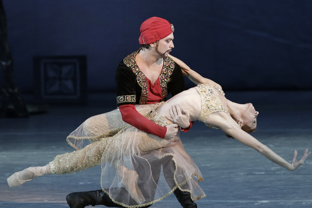 В ростовском музтеатре «Донбасс опера» покажет балет «Тысяча и одна ночь» и «Малыш и Карлсон»