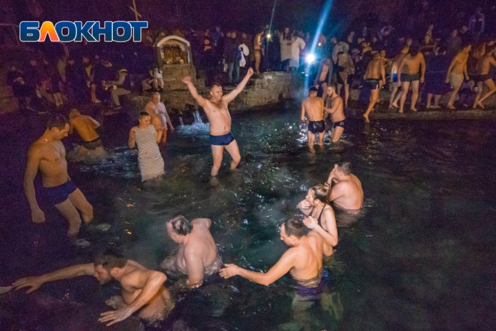 В крещенских купаниях приняли участие более 12 тысяч ростовчан