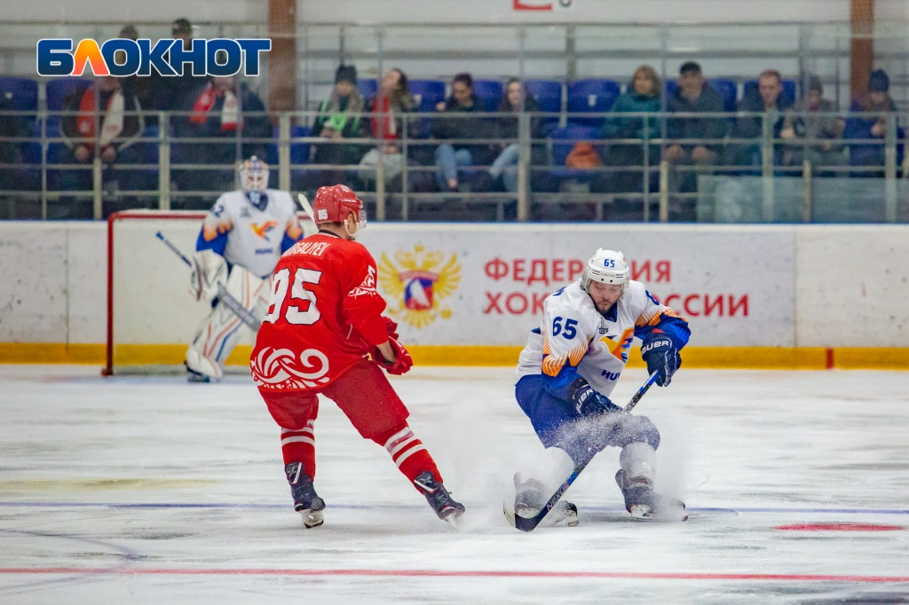 Хоккейный клуб «Ростов» на своем льду уступил узбекскому «Хумо». Фото: Александр Прохорцев