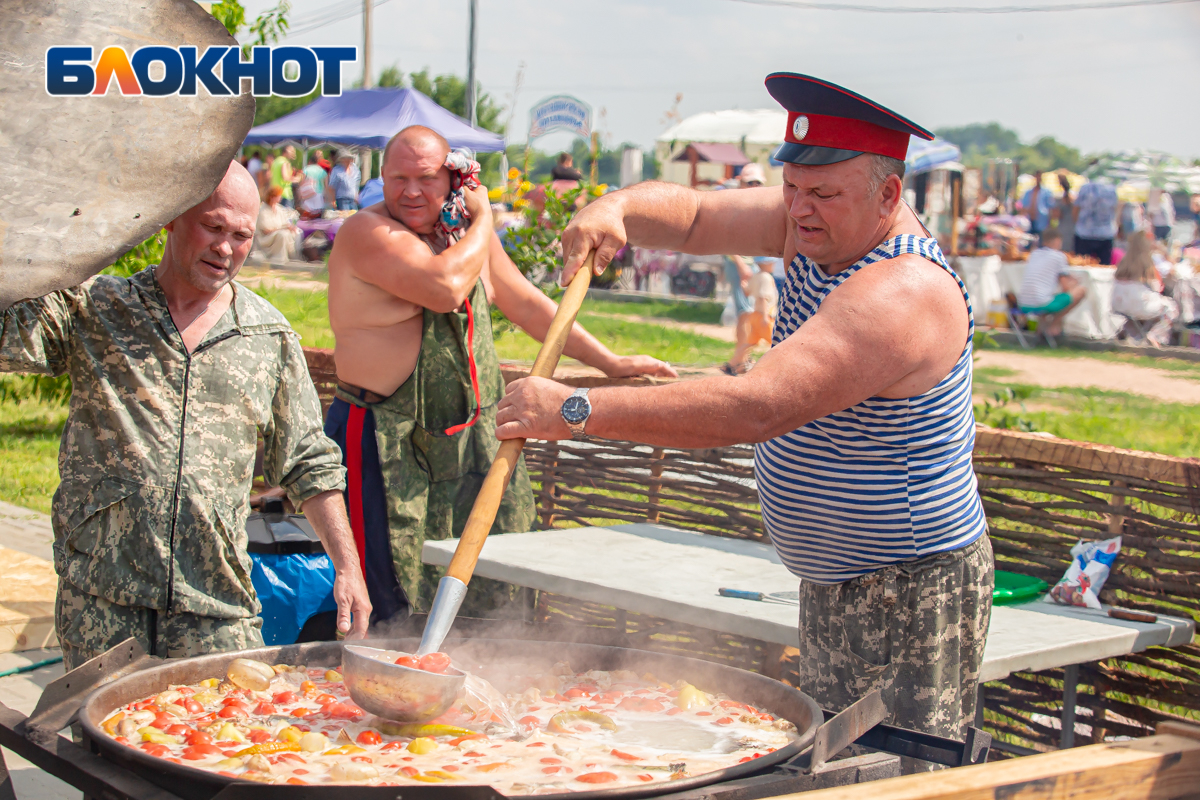 Новости ростова блокнот. Донская уха Старочеркасск. Фестиваль Донская уха. Фестиваль Донская уха 2022.