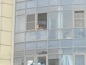 В центре Ростова-на-Дону мужчина открыл стрельбу из окна многоэтажки по прохожим