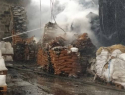 В Ростовской области потушили пожар на складе целлюлозной продукции