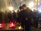 Стихийную акцию с возложением цветов в память о жертвах крушения Ту-154 провели жители Ростова