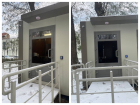 В центре Ростова уже месяц стоит модульный туалет с разбитым окном и выломанной дверью