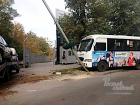 Маршрутка с пассажирами врезалась в столб в Ростове