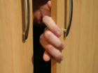 Наблюдать из запертого шкафа за ограблением своей квартиры пришлось жительнице Ростовской области
