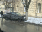 «Поцеловавшего» дерево «взасос» незадачливого автомобилиста высмеяли жители Ростова