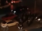 Поимка бьющегося в конвульсиях на проезжей части неадекватного прохожего в Ростове попала на видео 