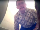 Извращенец, устанавливающий скрытые камеры в общественных туалетах Ростова, попался на видео