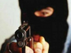 Двое мужчин в масках под угрозой расстрела заставили сотрудника АЗС отдать всю выручку в Ростове