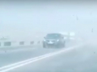 Страшная песчано-пыльная буря ослепила автомобилистов на трассе под Ростовом и попала на видео