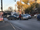 «Внезапное» ДТП с участием автоледи парализовало движение по проспекту Стачки в Ростове