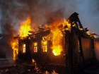 Два человека погибли во время пожара в частном доме в Каменске-Шахтинском  