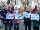 Жители Ростова с маленькими детьми устроили "парковую" акцию и обратились к Путину