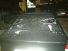 В Ростове-на-Дону ветхий шифер рухнул с крыши дома и разбил припаркованные машины 