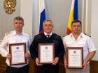 На Дону наградили трёх капитанов за спасение горящего теплохода в Таганрогском заливе