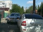 Двое упрямых автомобилистов исполнили роль «баранов на узком мосту» в Ростове