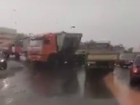 Массовое ДТП с КамАЗом спровоцировало серьезную пробку под Ростовом на видео
