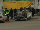 Шокирующее ДТП с переворотом на крышу устроили два ехавших на зеленый водителя в Ростове