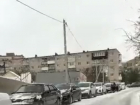 Сумасшедшая очередь из сотен автомобилей в шиномонтажку Ростовской области попала на видео