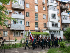В Ростове-на-Дону провели парады под окнами ветеранов Великой Отечественной войны 
