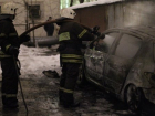 В Ростове на Содружества сгорел автомобиль