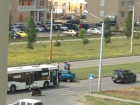 Автобус с пассажирами врезался в легковушку на Западном