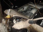 В Новошахтинске легковушка врезалась в дерево — один человек погиб