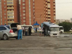 Огромная дождевая ловушка «засосала» маршрутку с пассажирами на дороге Ростова
