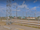 В Ростовской области мужчину, пытавшегося взобраться на вагон поезда, убило током