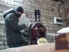 Контрафактными партиями коньяка и виски известных марок травили братья жителей Ростовской области