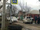 Опасным крутым пике с вылетом в светофор закончилась для автолюбителя встреча с иномаркой в Ростове