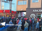 Мужчины взяли «штурмом» цветочную базу в Ростове 