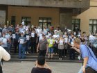 Торговцы с аксайских рынков съехались к зданию прокуратуры в Ростове