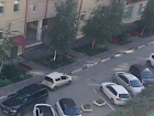 Психованная девушка на Лексусе избила чужую припаркованную машину в Ростове