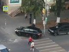 Очумелый мастер парковки заставил пешеходов нарушать ПДД в час пик в центре Ростова