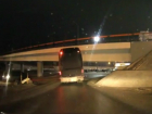 Ставший жертвой "проклятого моста" у "Мегамага" в Ростове автобус попал на видео