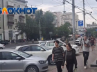 Горожане сообщают о прогремевших взрывах в центре Ростова у штаба ЮВО