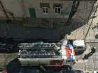 Припаркованные в два ряда автомобили блокировали проезд пожарных в Ростове