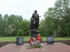 Новый памятник Советскому солдату открыли в Кумженской роще Ростова