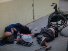 Огородить баннером спящих у вокзала «счастливых ростовчан» предложили местные жители
