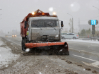  Последствия снегопада на федеральных трассах в Ростовской области убирают 43 спецмашины