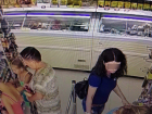 Ушлая молодая мать стащила чужую дыню из камеры хранения в супермаркете Ростова
