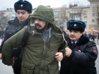Задержание силовиками странного активиста на митинге в Ростове сняли на видео