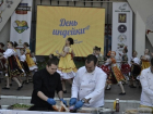 Объелись до икоты мяса жители Ростова на ежегодном праздновании "Дня индейки"